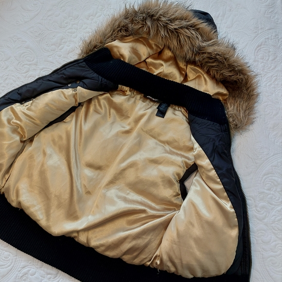 DKNY • Black + gold vest ✨️ - Picture 7 of 9